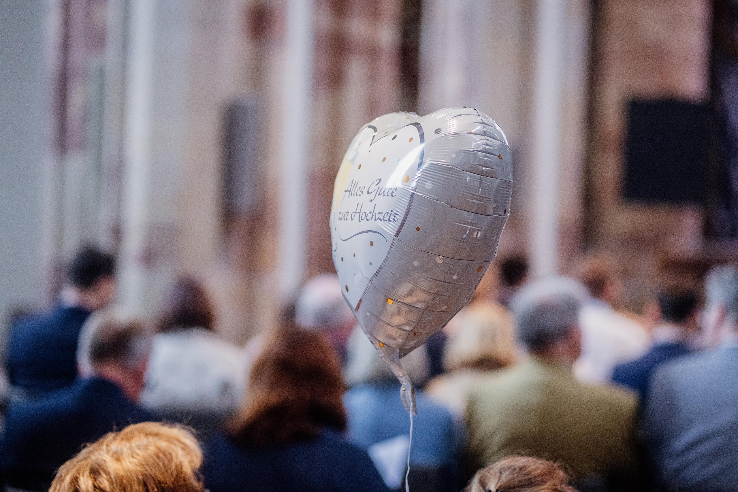 Herzluftballon mit Glueckwuenschen zur Hochzeit - Hochzeitsplanung Darmstadt & Rhein-Main