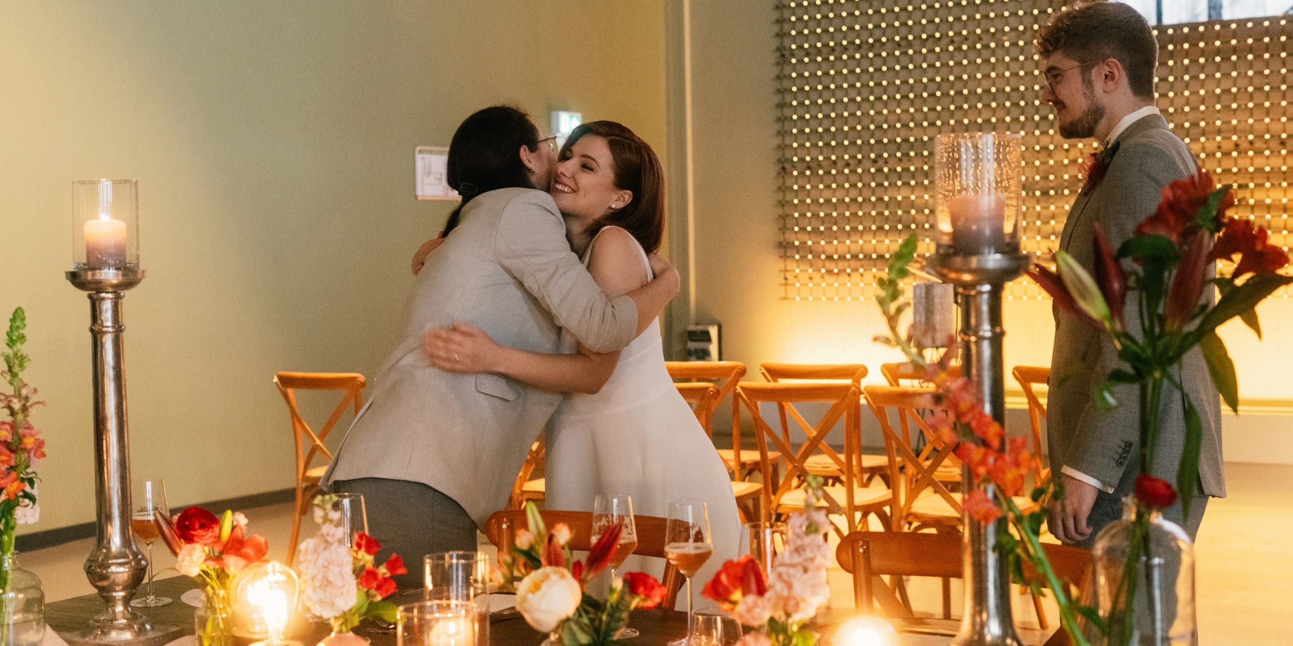 Alina gratuliert dem Brautpaar