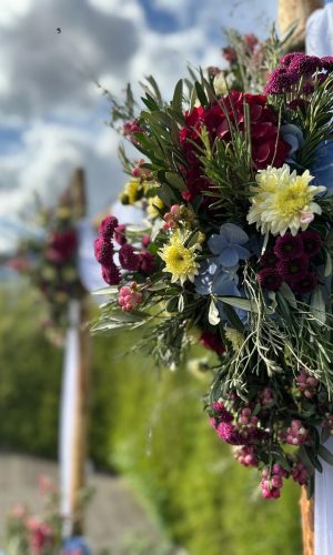 Blumen am Traubogen der freien Trauung von Blüten(t)raum Mainz