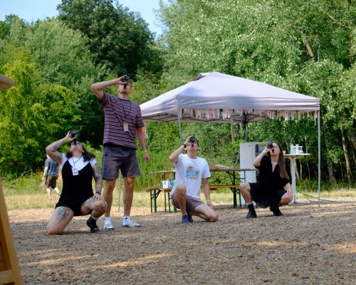 Spiel 2_Festival_Hochzeit vier Menschen spielen Flunky Ball